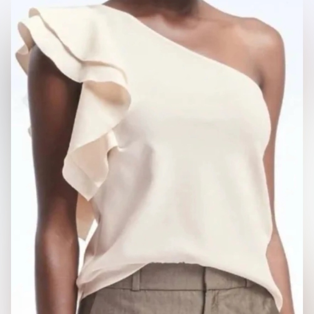 Banana Republic| Cream Ruffle One-Shoulder Silky Blouse Sz S